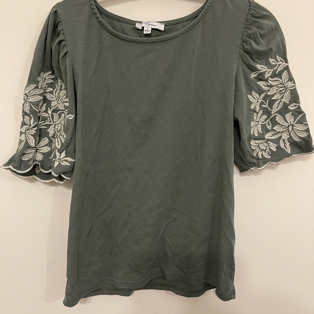 💚 Roolee Embroidered Top